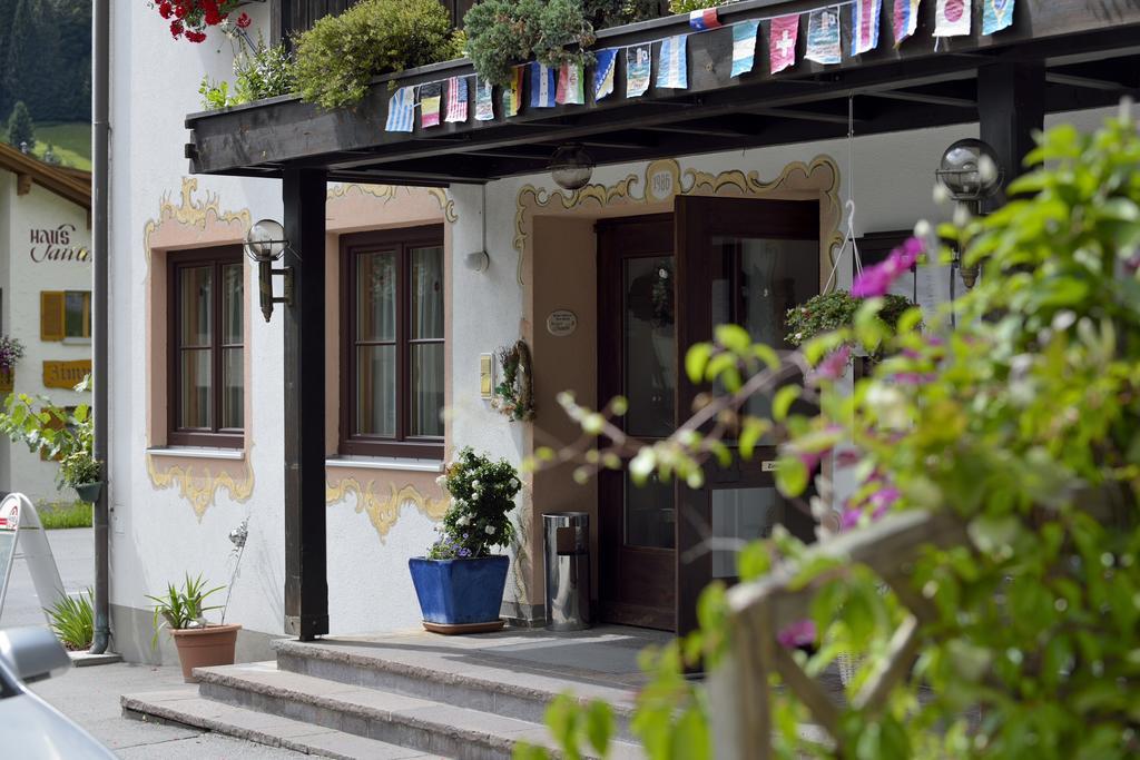 Hotel Traube Sankt Gallenkirch Extérieur photo